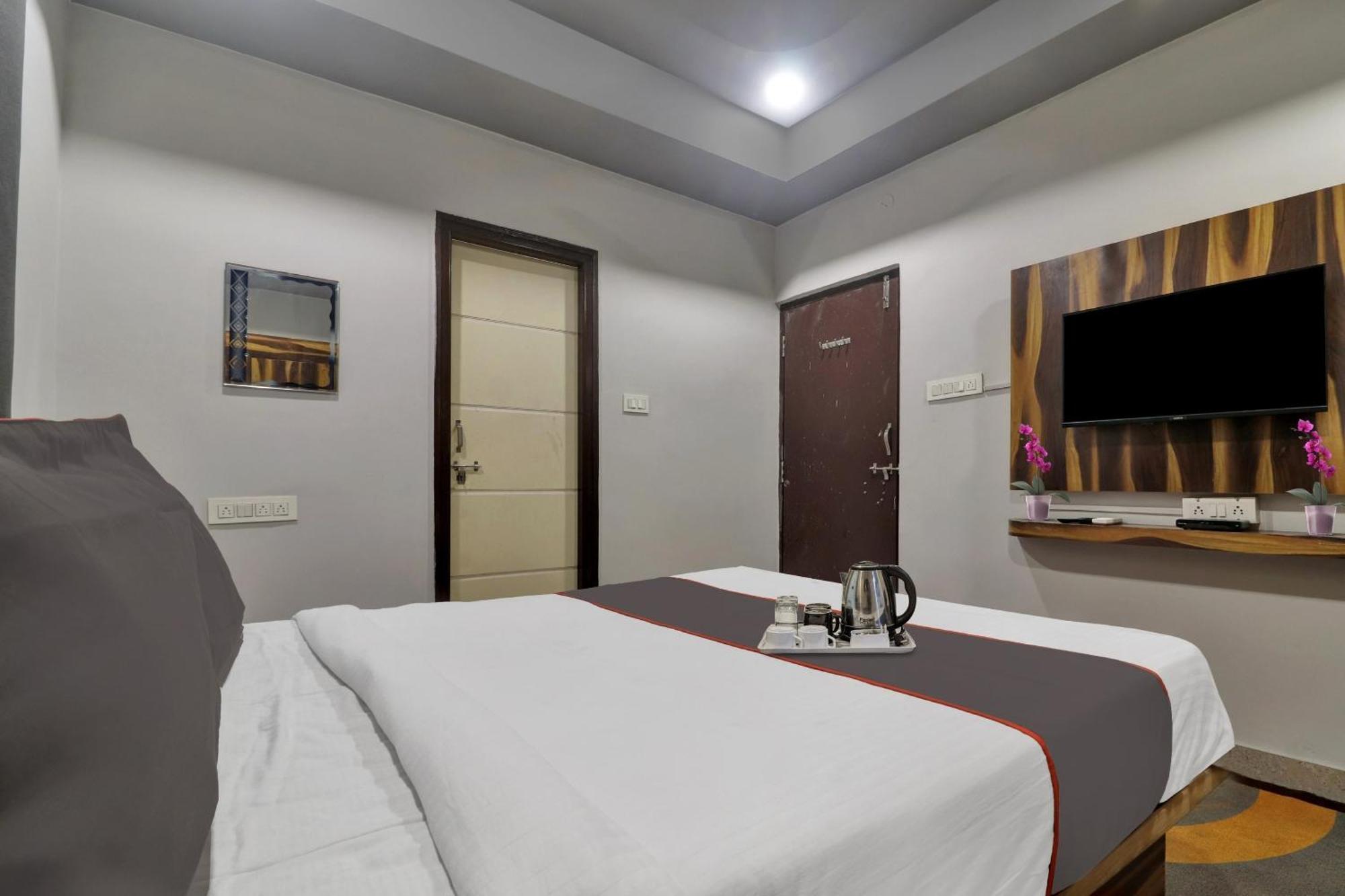 فندق Super Townhouse Rcc Blizz Kondapur  المظهر الخارجي الصورة